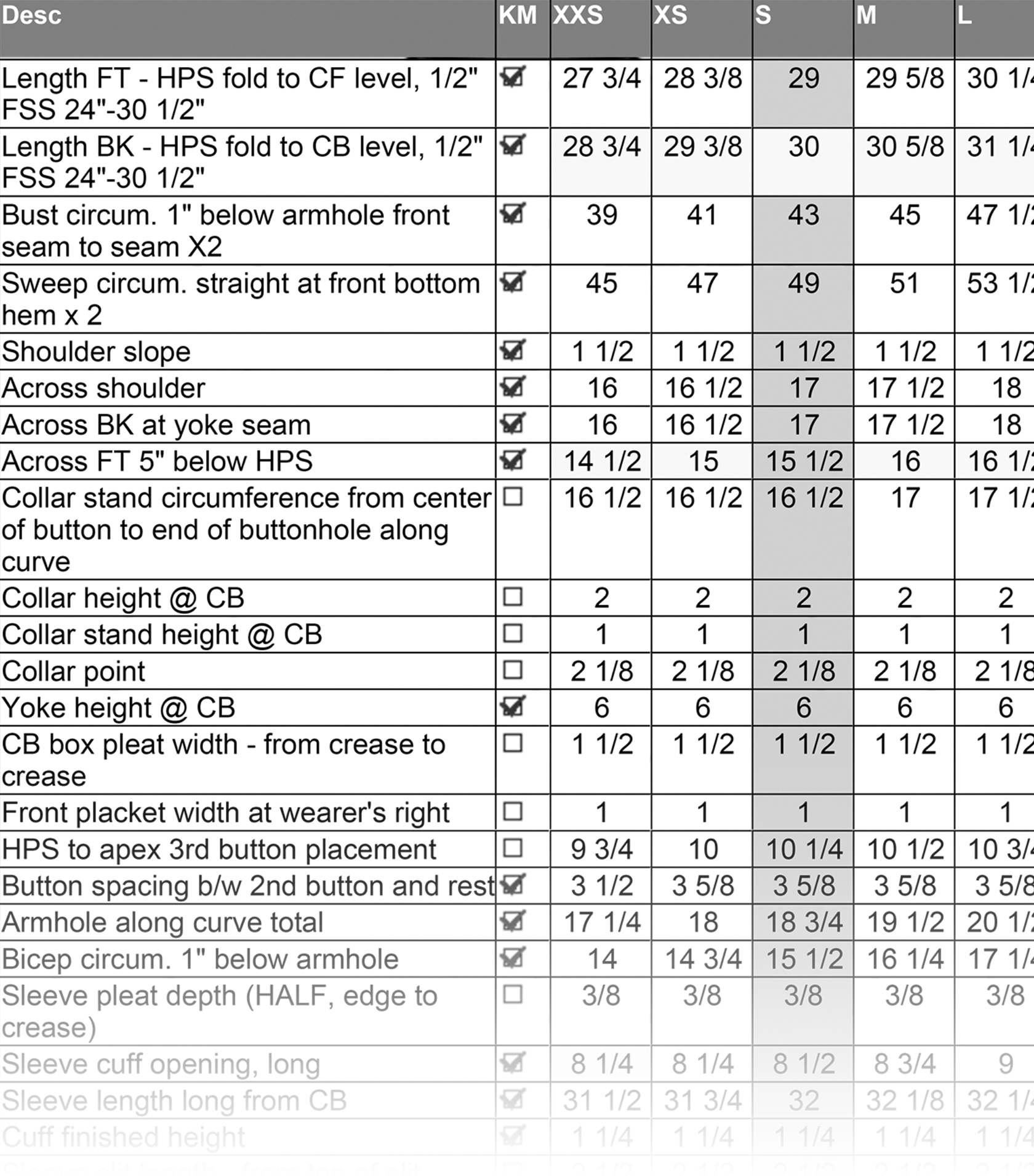 Petite woman wearing linen cotton top and linen pants.