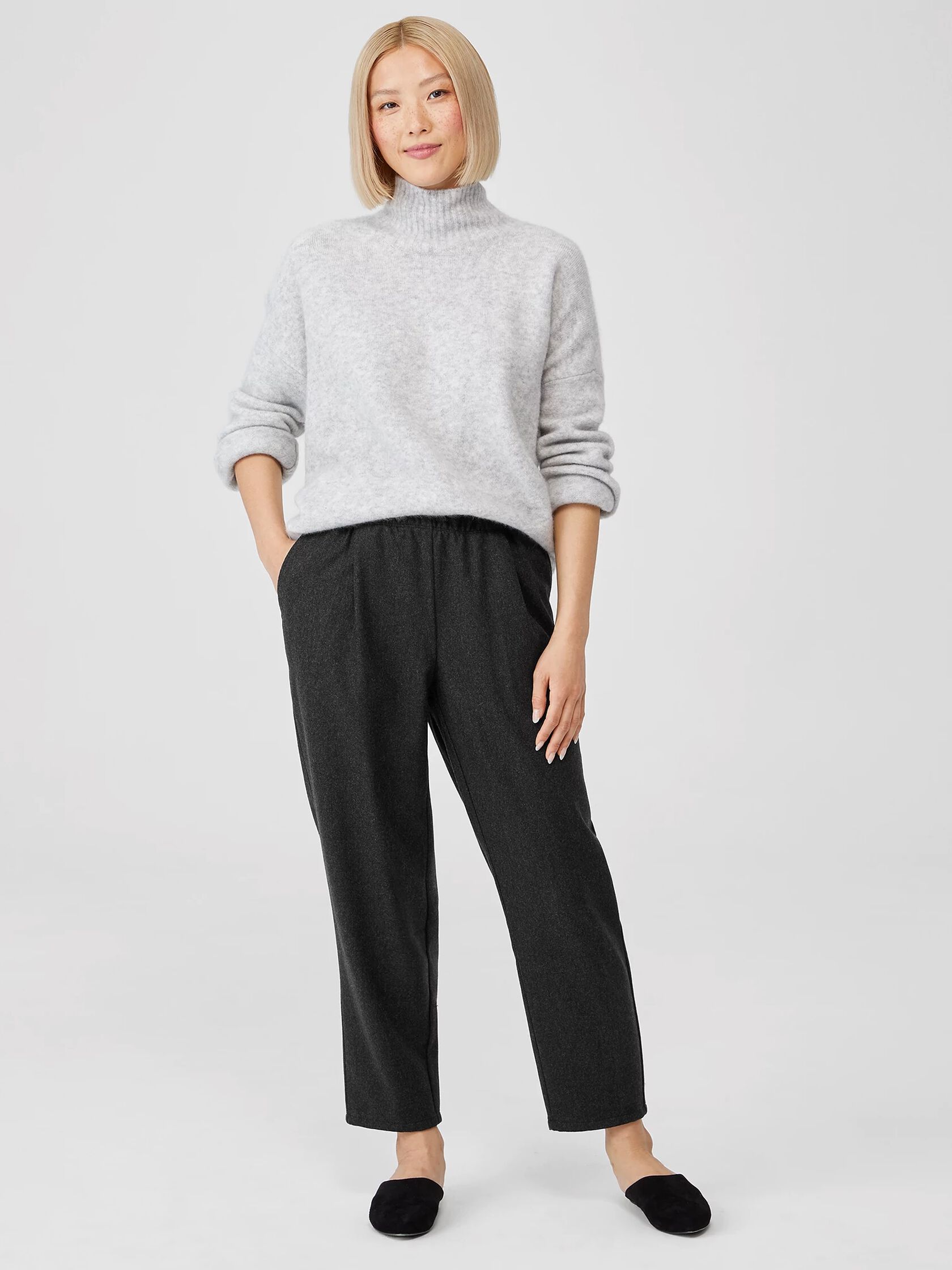 Soft Wool Flannel Pleated Tapered Pant