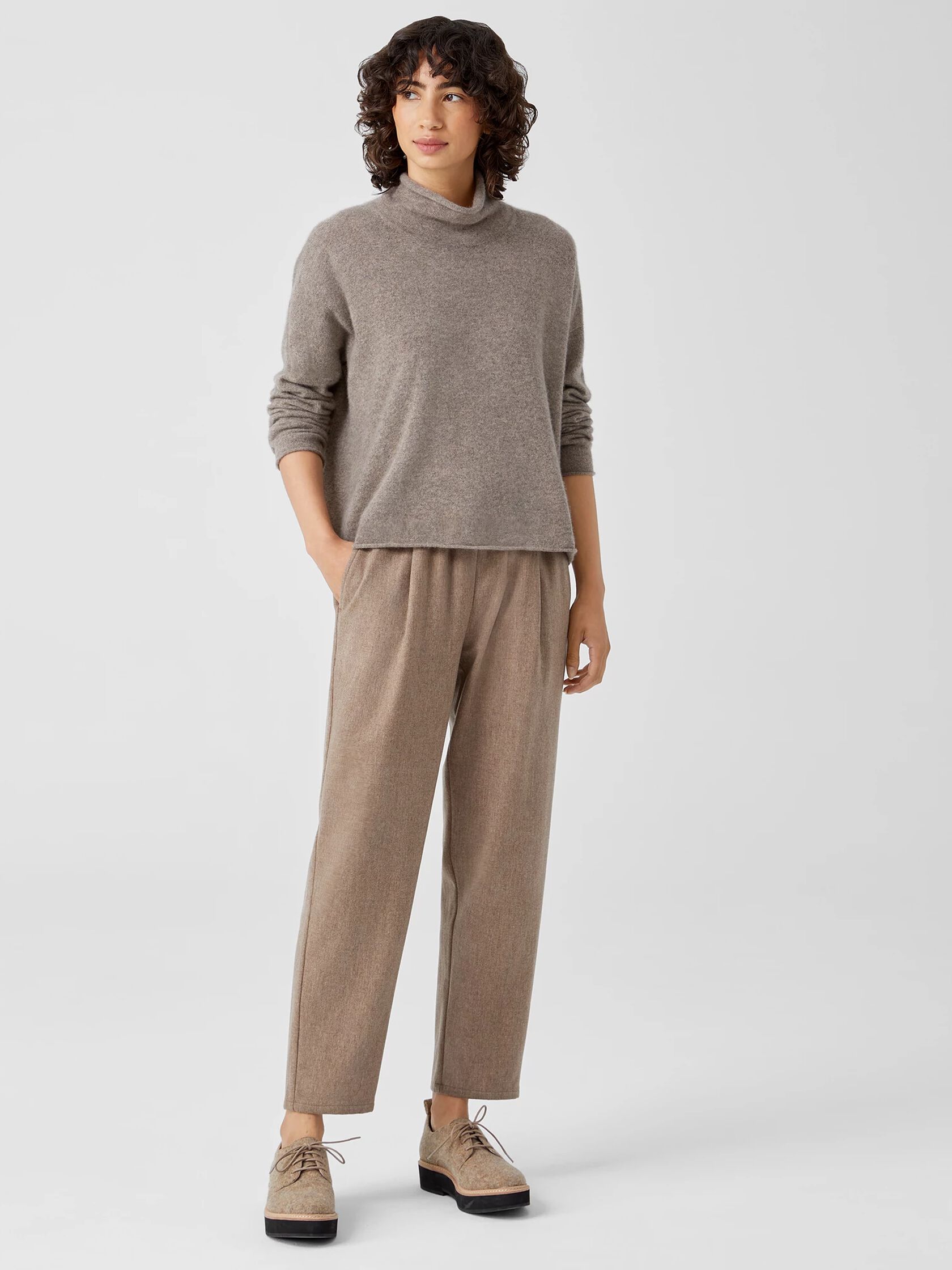 Soft Wool Flannel Pleated Tapered Pant